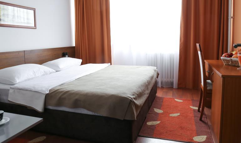 Dvokrevetna soba sa francuskim ležajem