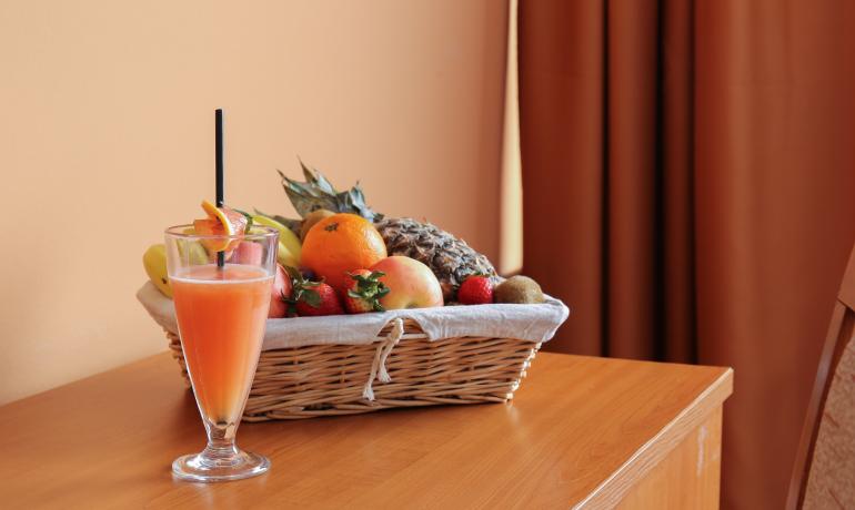 Dvokrevetna soba sa razdvojenim ležajevima